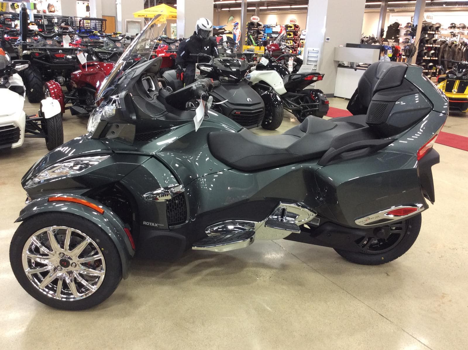 2018 Can_Am Spyder RT Limited _ Chrome Package